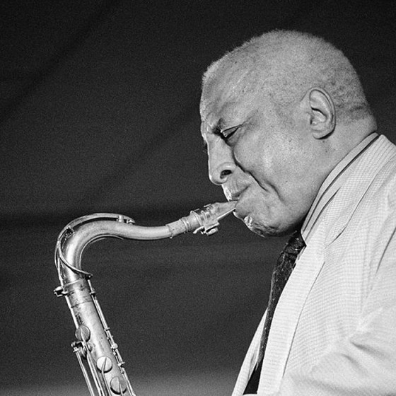 Paul Gonsalves - Harold Ashby / TENOR STUFF / METRONOME 盤 Paul Gonsalves \u0026 Harold Ashby - \"Swallowing the Blues\" 1961 - YouTube